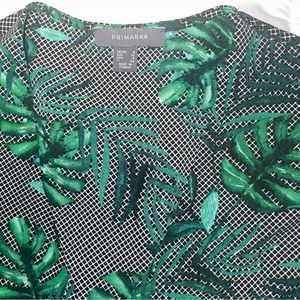 PRIMARK Leaf Print Short Sleeve V-Neck Blouse | USA 4 | UK/IRL 8 | EUR 36